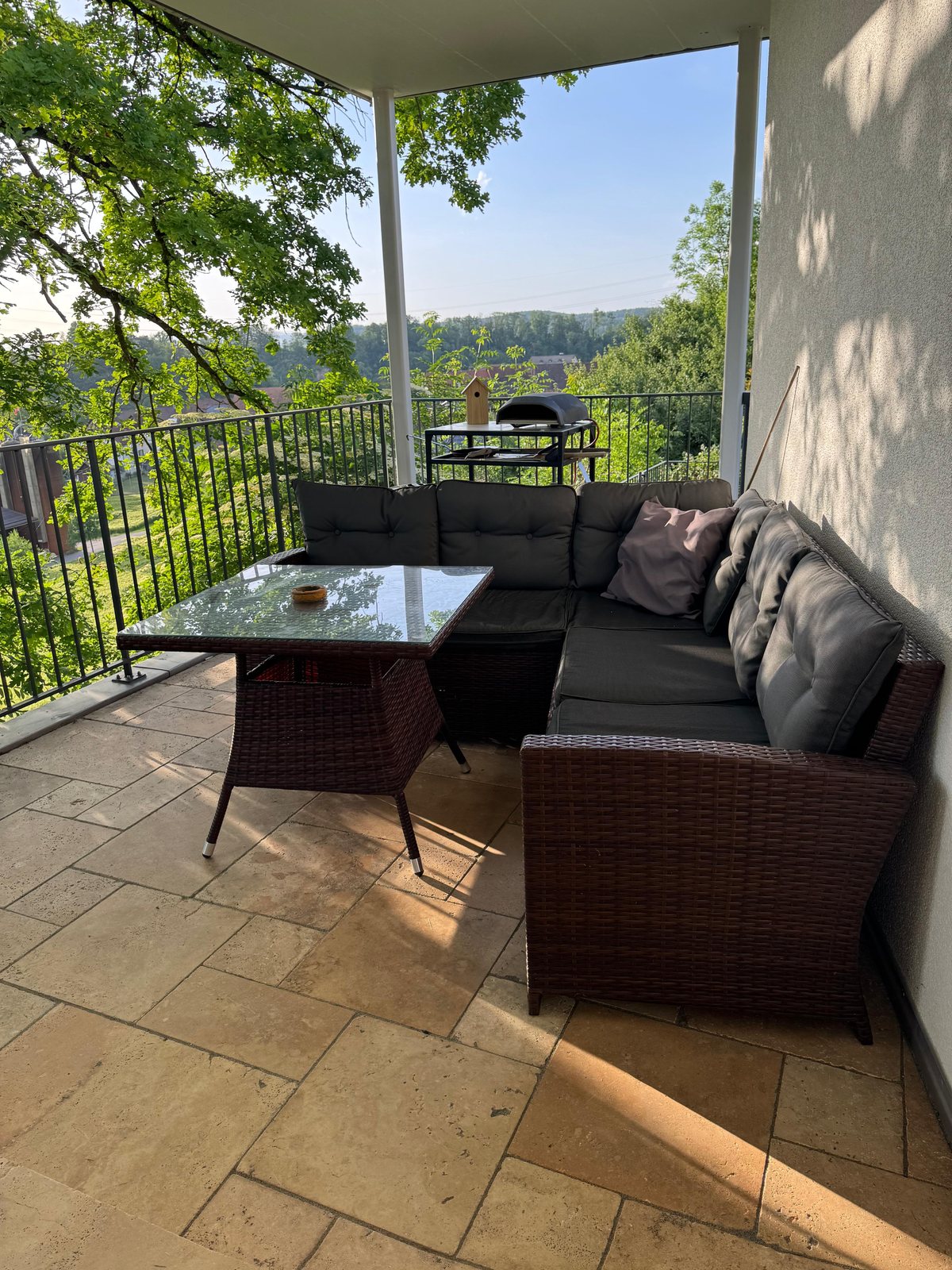 Covered loggia with lounge seating, gas pizza oven and grill